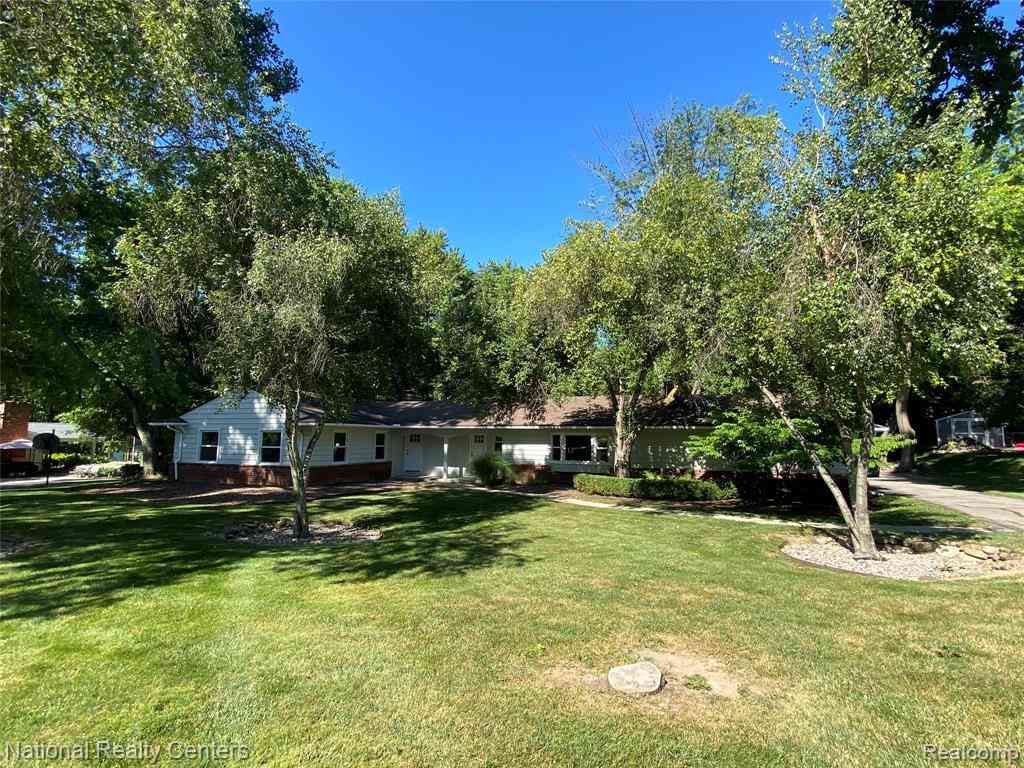 Homes For Rent - 144 W Maryknoll Road <br/> Rochester, MI 48309