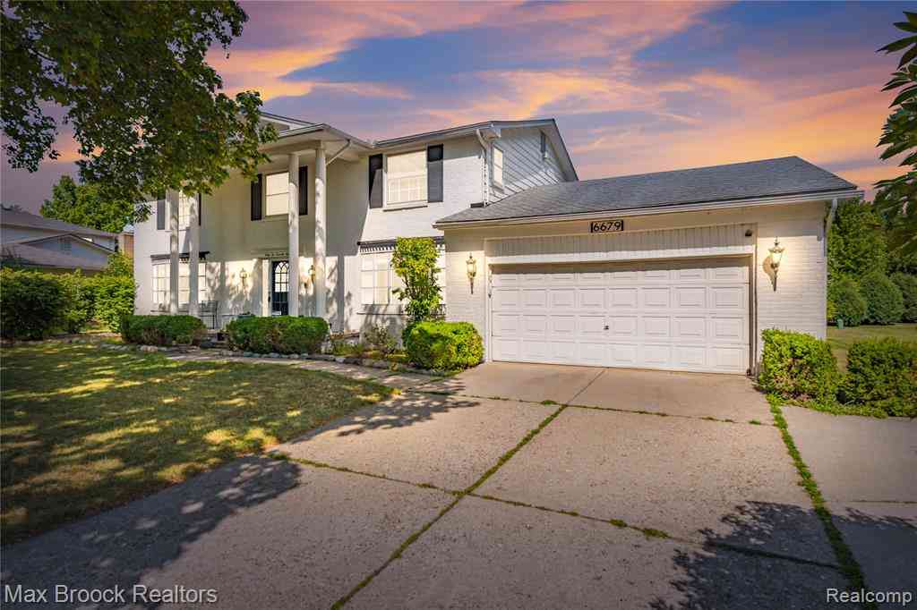 Homes For Sale - 6679 Edinborough  <br/> West Bloomfield, MI 48322