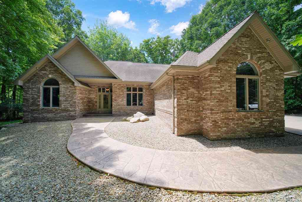 Homes For Sale - 2500 Reynolds Road <br/> Jackson, MI 49201