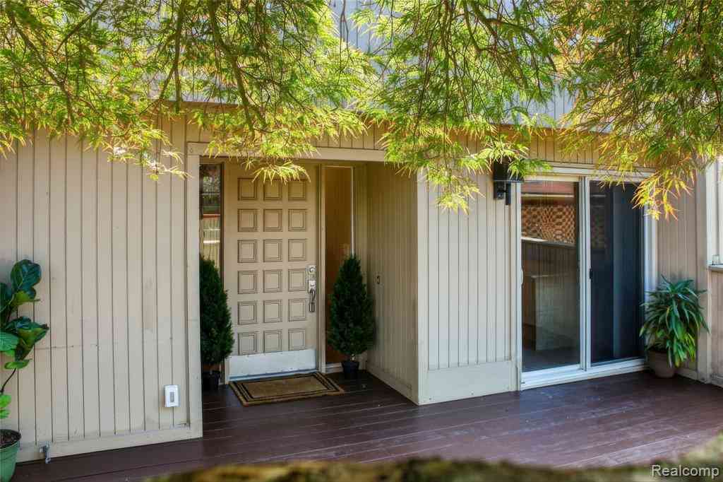 Condo For Sale - 7364 Balsam Court Unit 32  <br/> West Bloomfield, MI 48322