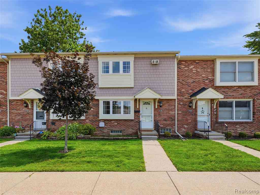 Condo For Sale - 37136 Charter Oaks Blvd  <br/> Clinton Township, MI 48036
