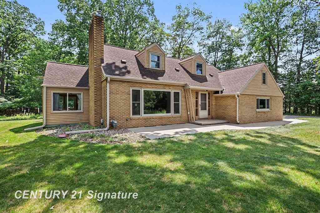 Homes For Sale - 3572 Meadowood Court <br/> Bay City, MI 48706