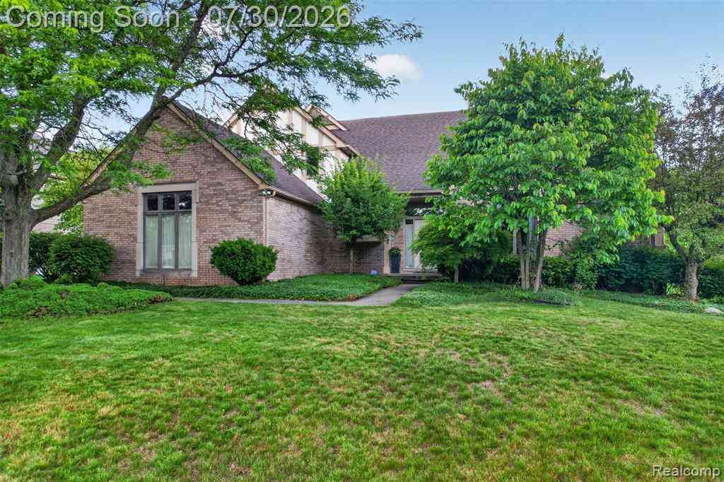 Homes For Sale - 1808 Rolling Woods Drive <br/> Troy, MI 48098