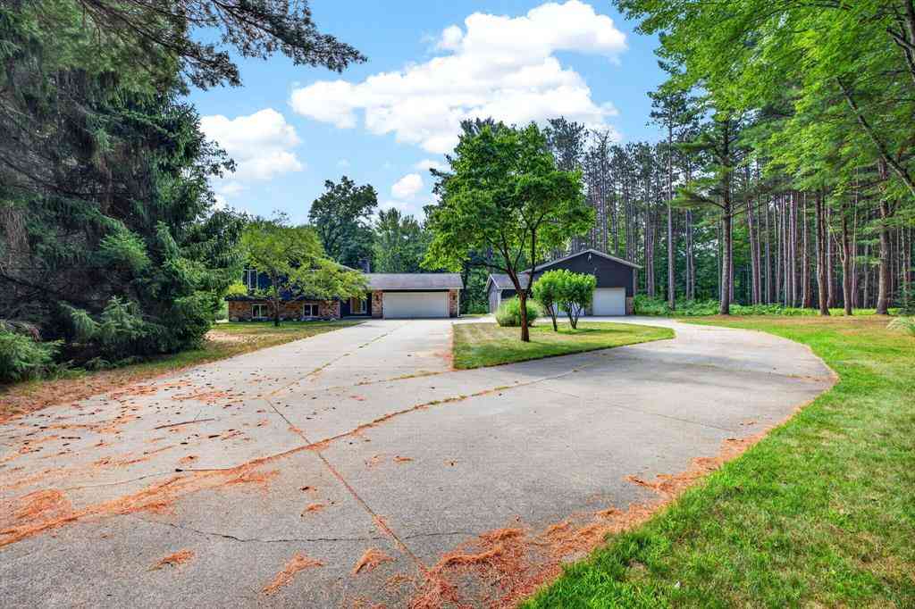 Homes For Sale - 2515 W Giles Road <br/> Muskegon, MI 49445