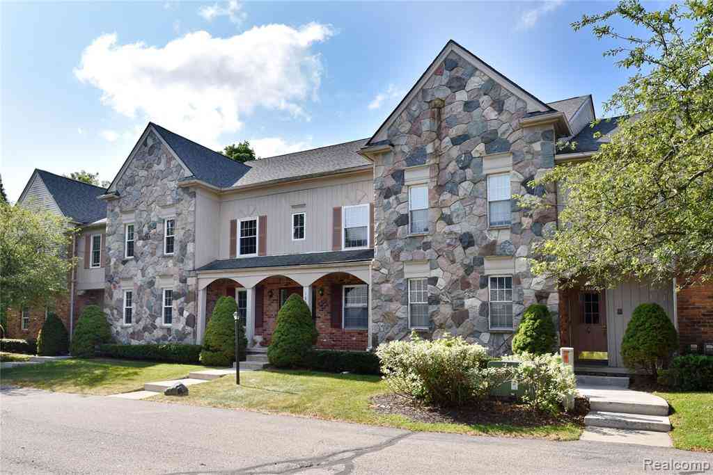Condo For Sale - 1635 Huntington Park  #A<br/> Rochester, MI 48309