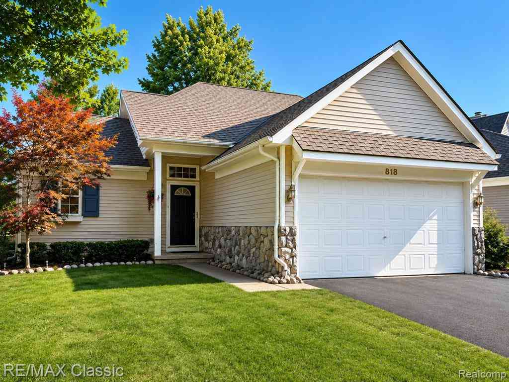 Condo For Sale - 818 Yorick Path   #11<br/> Wixom, MI 48393