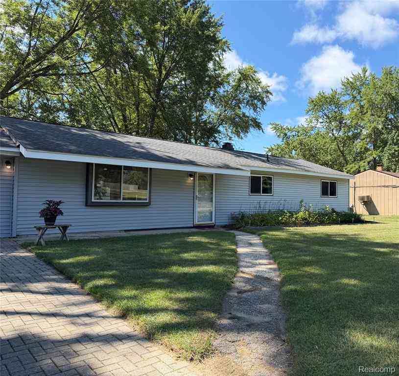 Homes For Sale - 4845 Pelton Road <br/> Clarkston, MI 48346