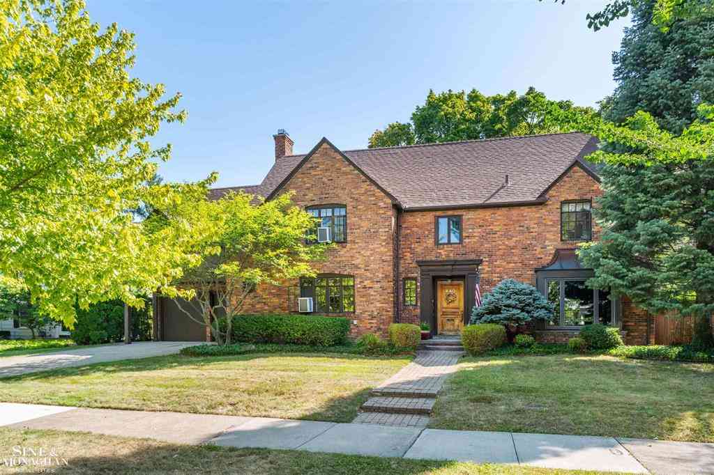 Homes For Sale - 440 University Place <br/> Grosse Pointe, MI 48230
