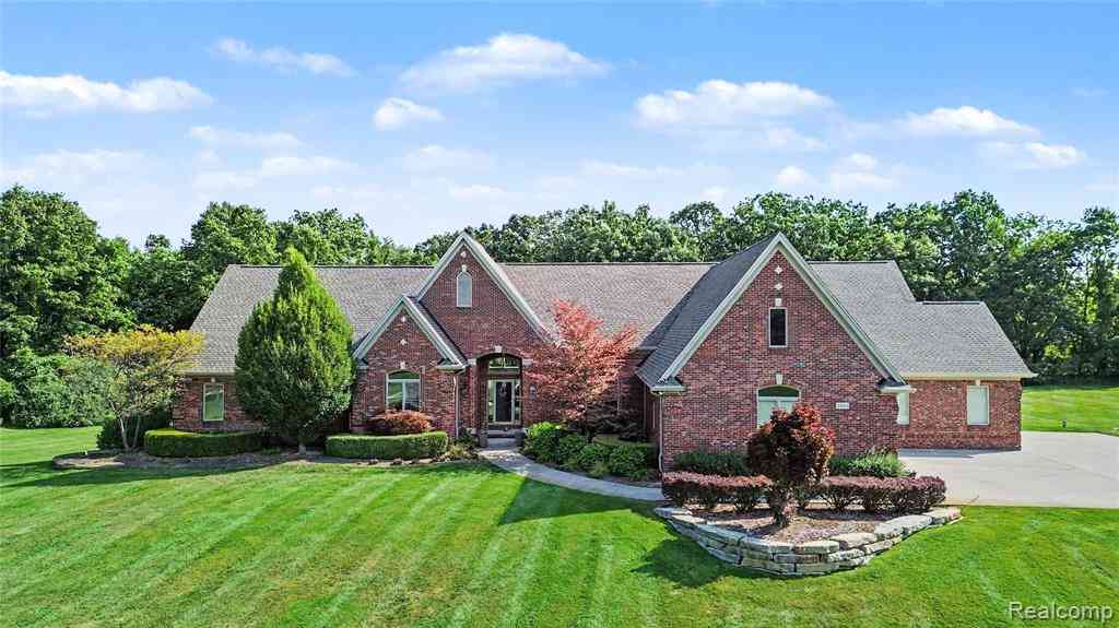 Homes For Sale - 2442 Meadow Court <br/> Leonard, MI 48367