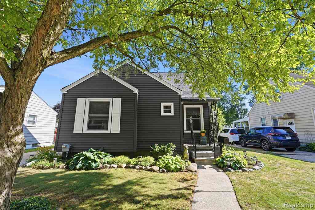 Homes For Sale - 496 E Baker Avenue <br/> Oakland County, Commerce Twp, MI 48017
