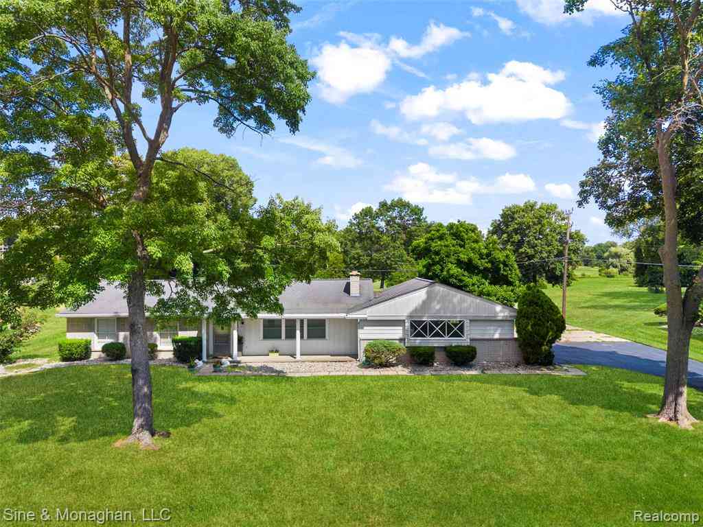 Homes For Sale - 3052 Angelus Drive <br/> Waterford, MI 48329
