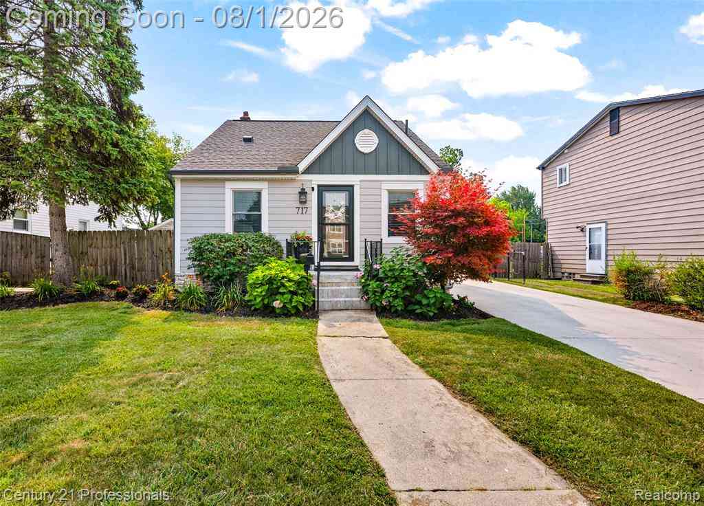 Homes For Sale - 717 Cherry Avenue <br/> Royal Oak, MI 48073