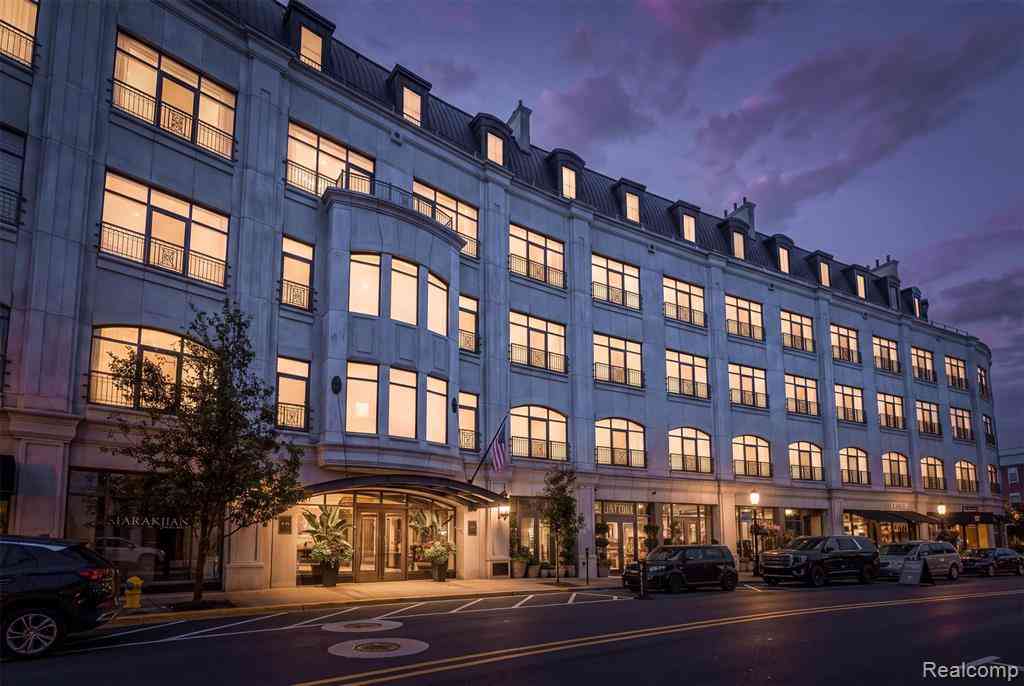 Condo For Sale - 111 Willits Street  #202<br/> Birmingham, MI 48009