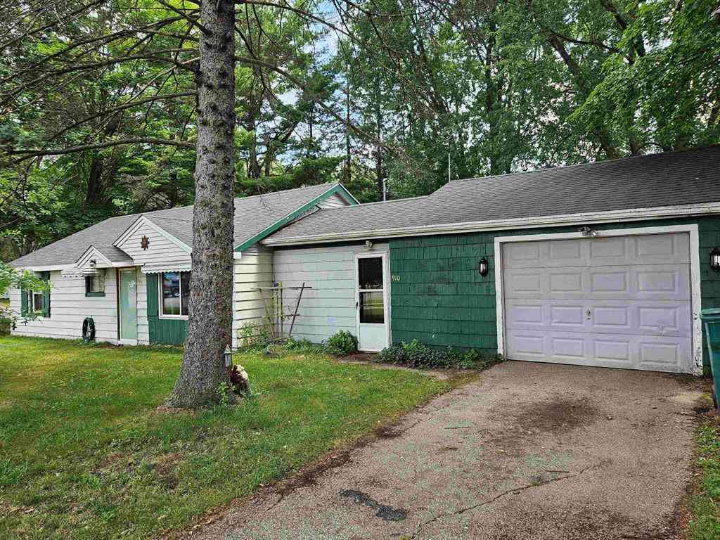 Homes For Sale - 910 N Bowery  <br/> Gladwin, MI 48624