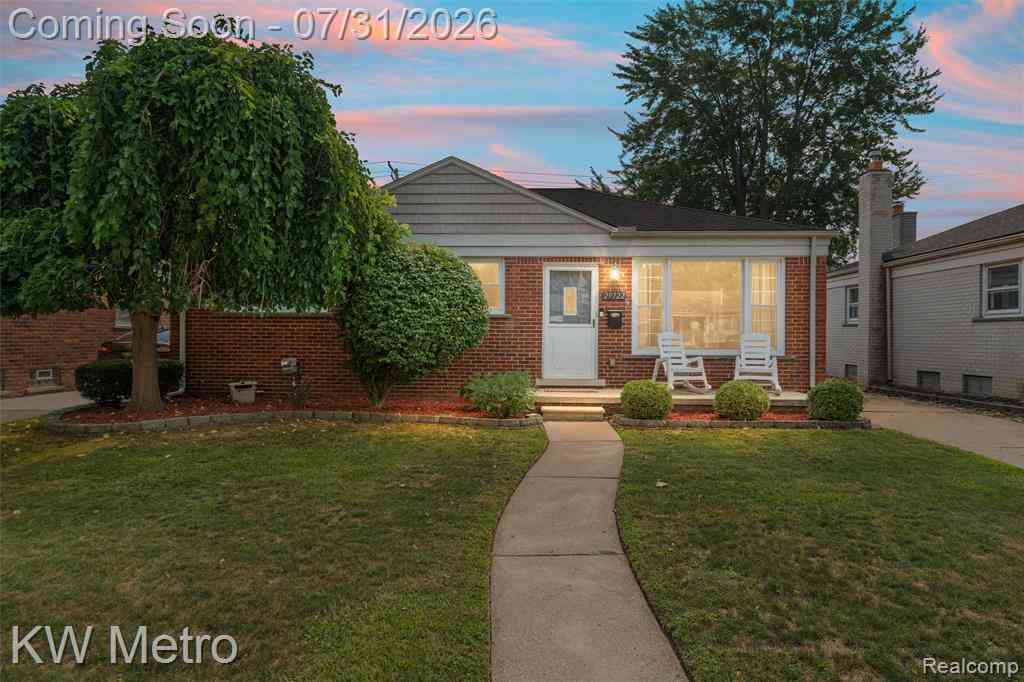 Homes For Sale - 29722 Rosebriar Street <br/> Saint Clair Shores, MI 48082