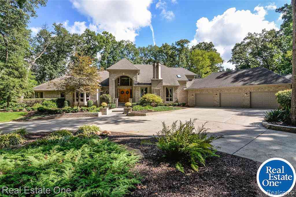 Homes For Sale - 9673 Cross Creek Drive <br/> Livingston County, South Lyon, MI 48178