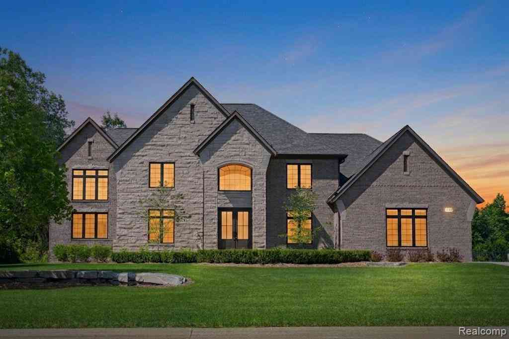 Homes For Sale - 3836 Coachwood Lane <br/> Rochester, MI 48309