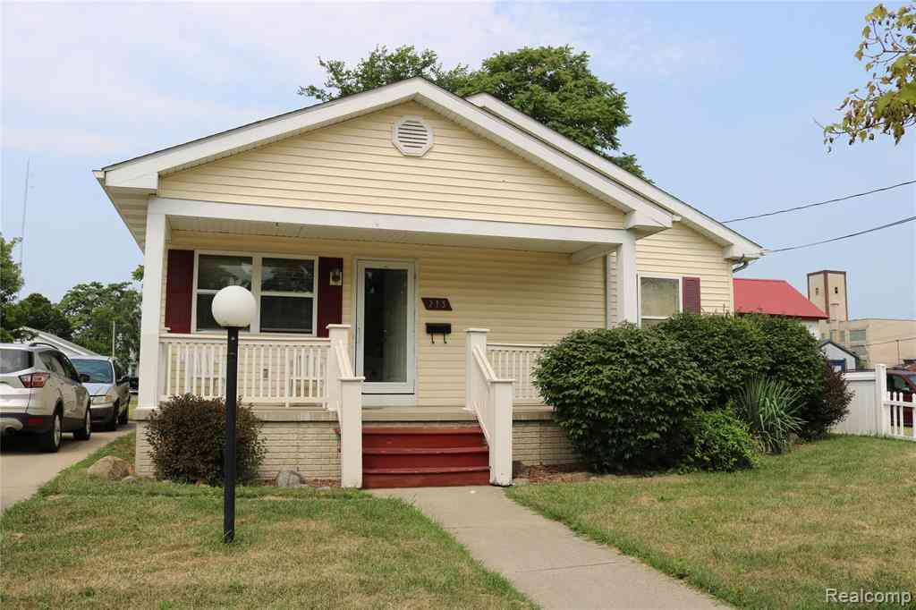 Homes For Sale - 213 S 4th Avenue <br/> Saginaw, MI 48607