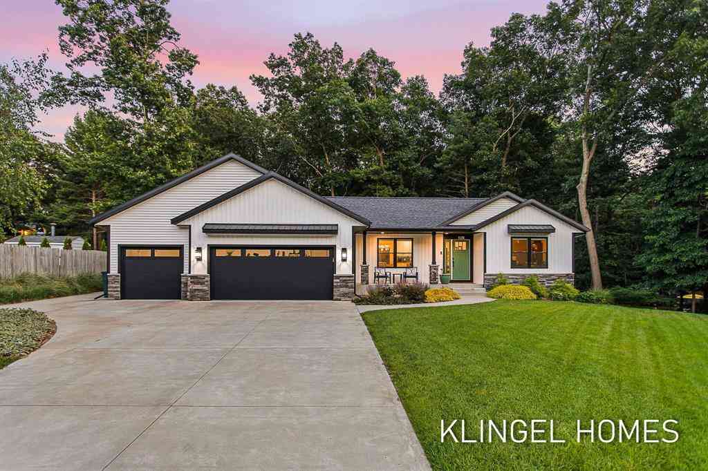 Homes For Sale - 3946 Easthill Court <br/> Norton Shores, MI 49441