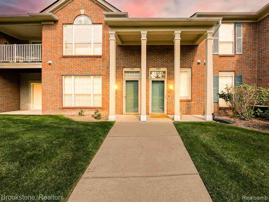 Condo For Sale - 13203 Chesapeake Circle  #146<br/> Oakland County, Walled Lake, MI 48390