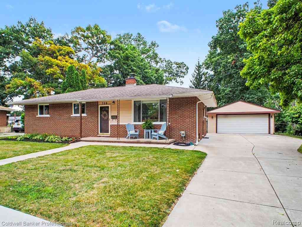 Homes For Sale - 709 Briarwood Lane <br/> Fenton, MI 48430