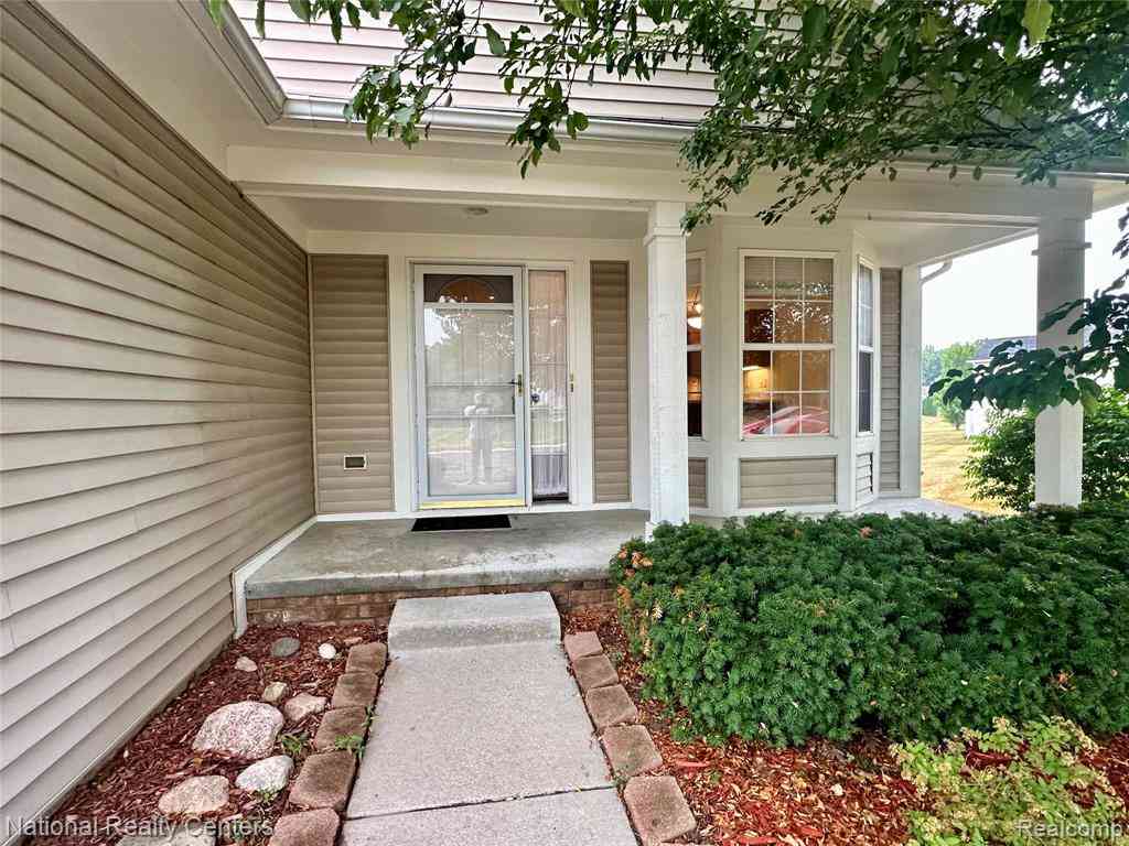 Condo For Sale - 5164 Sandalwood Circle <br/> Grand Blanc, MI 48439