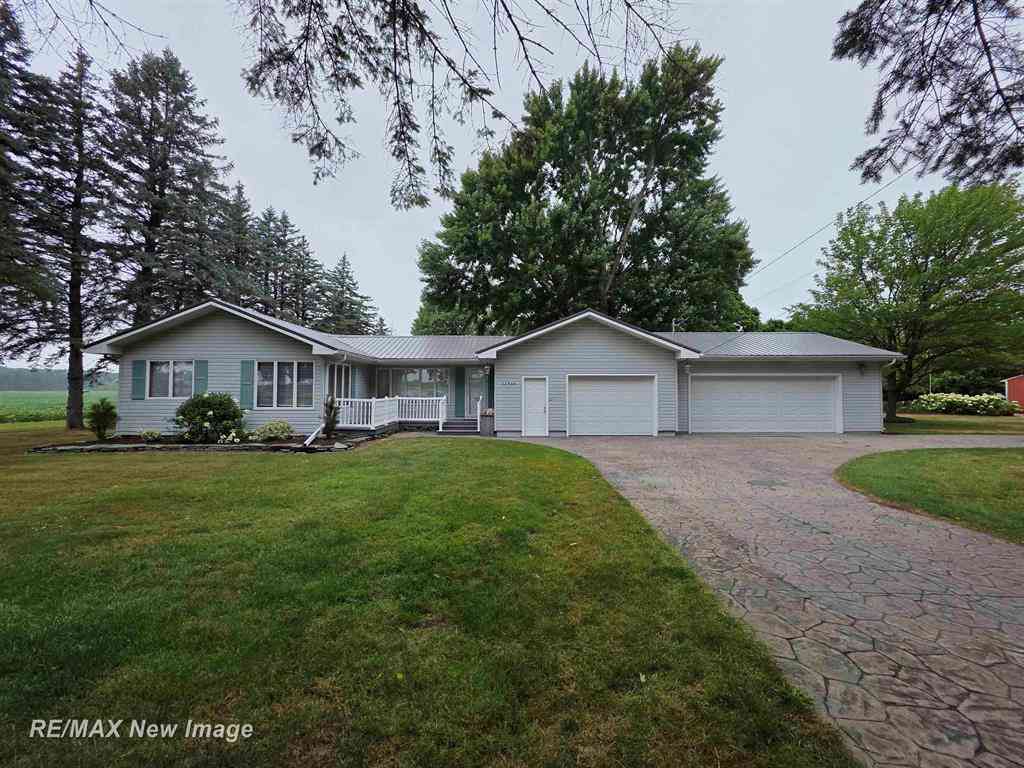Homes For Sale - 11904 Peet Road <br/> Chesaning, MI 48616