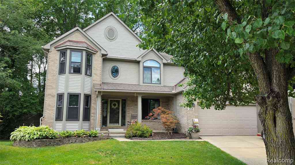 Homes For Sale - 2525 Baltusrol Court <br/> Commerce Twp, MI 48382