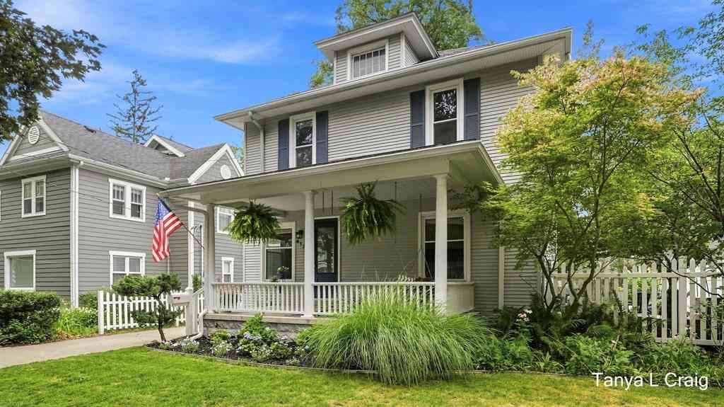 Homes For Sale - 612 Greenwood Avenue Se SE<br/> Kent County, East Grand Rapids, MI 49506