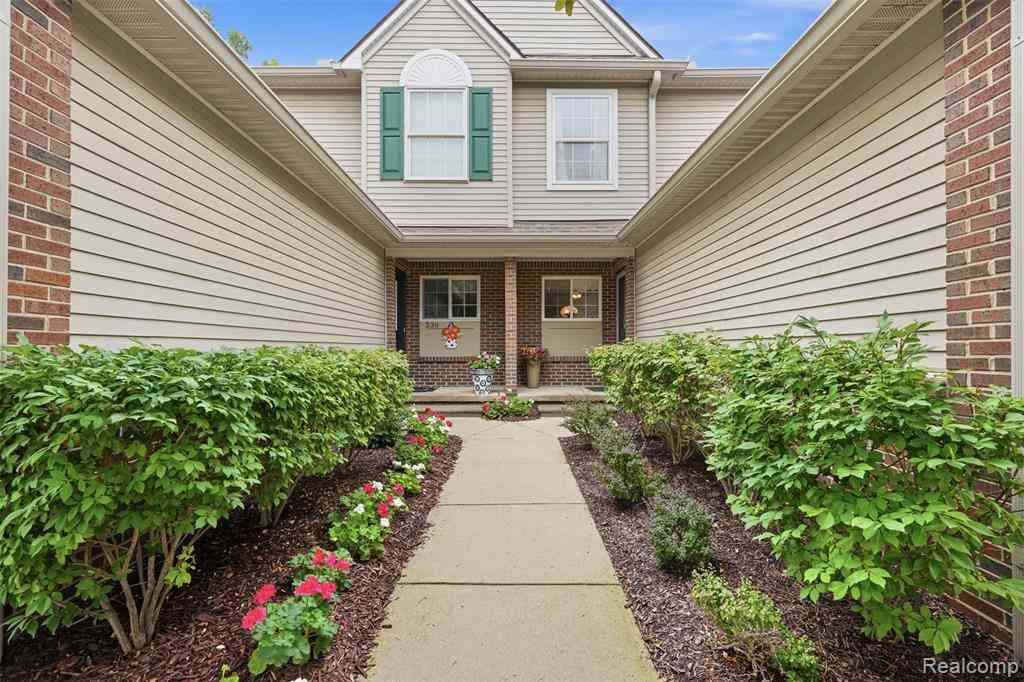 Condo For Sale - 530 Newberry Lane <br/> Howell, MI 48843