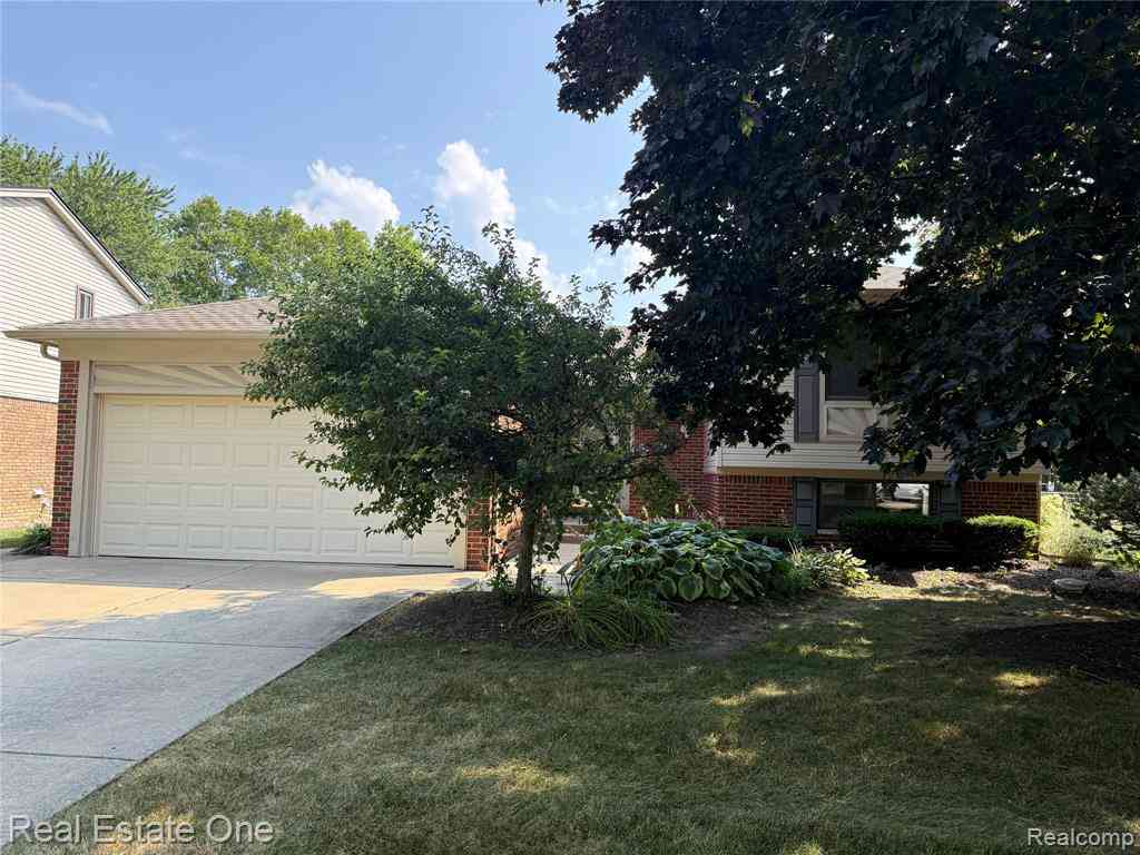 Homes For Sale - 3444 Eagle Drive <br/> Troy, MI 48083