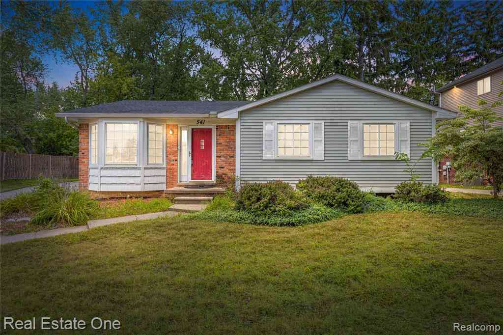 Homes For Sale - 541 Curzon Road <br/> Rochester, MI 48307