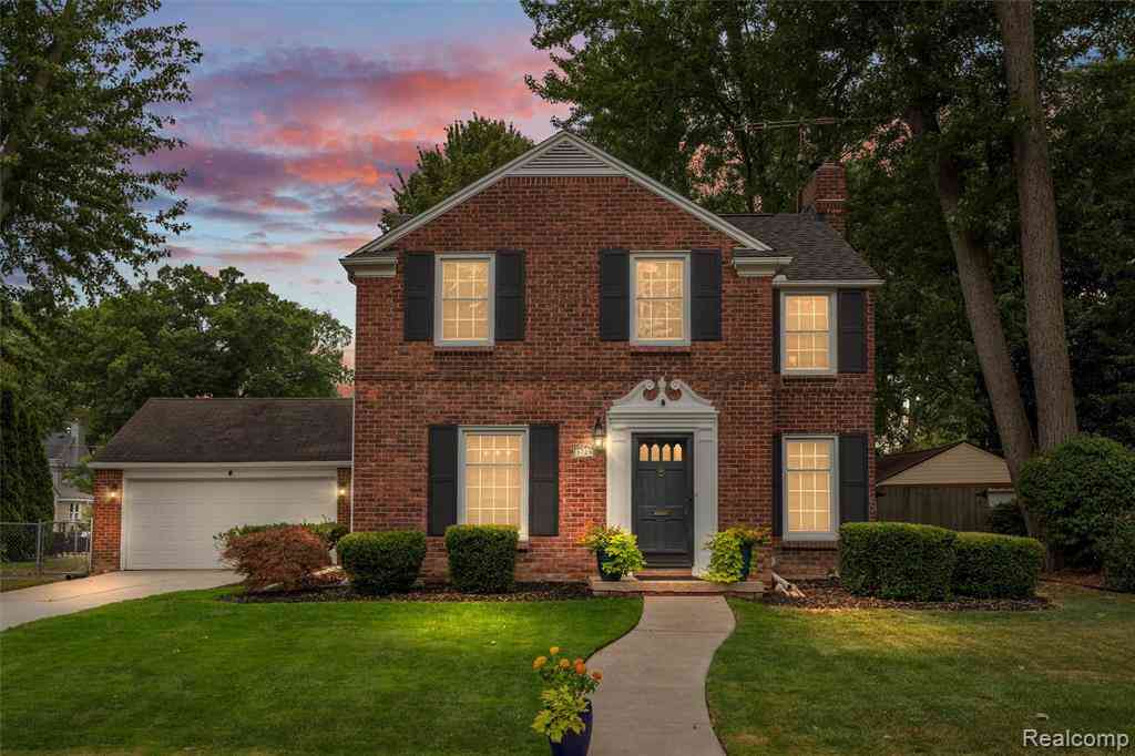 Homes For Sale - 1729 Broadstone Road <br/> Wayne County, Grosse Pointe, MI 48236