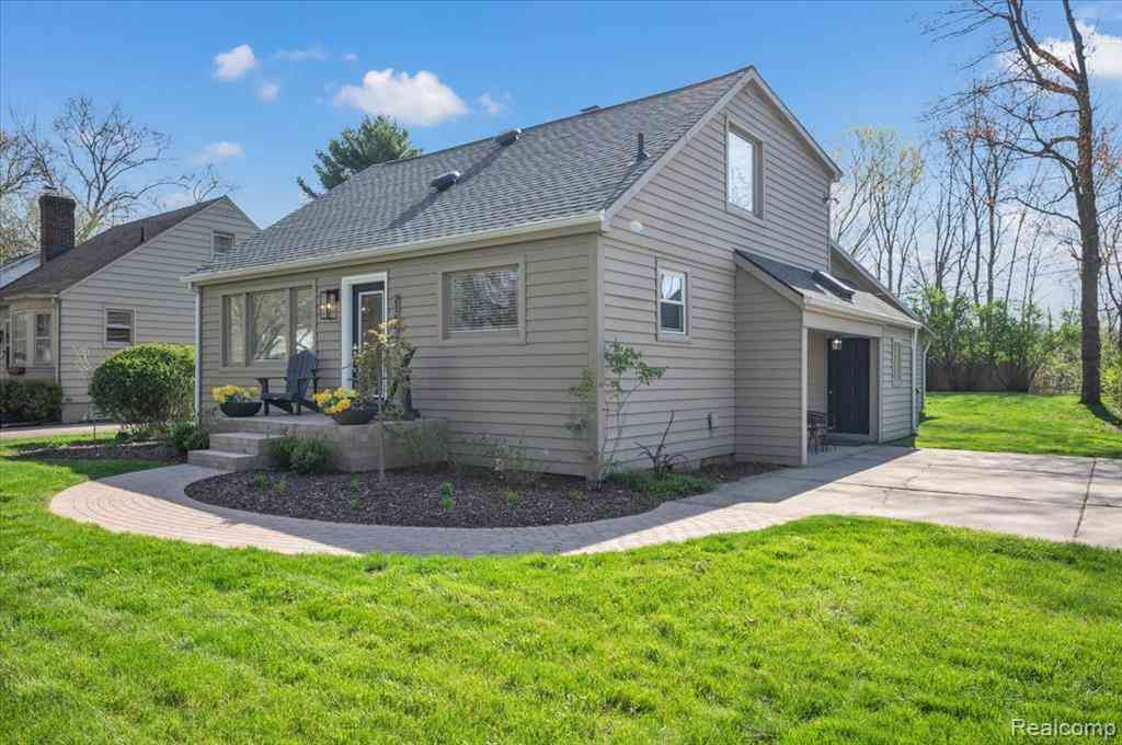 Homes For Sale - 2155 Avondale Street <br/> Sylvan Lake, MI 48320