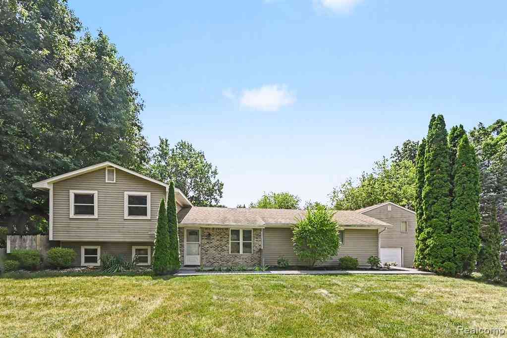 Homes For Sale - 3033 Loss Trail <br/> Milford, MI 48380