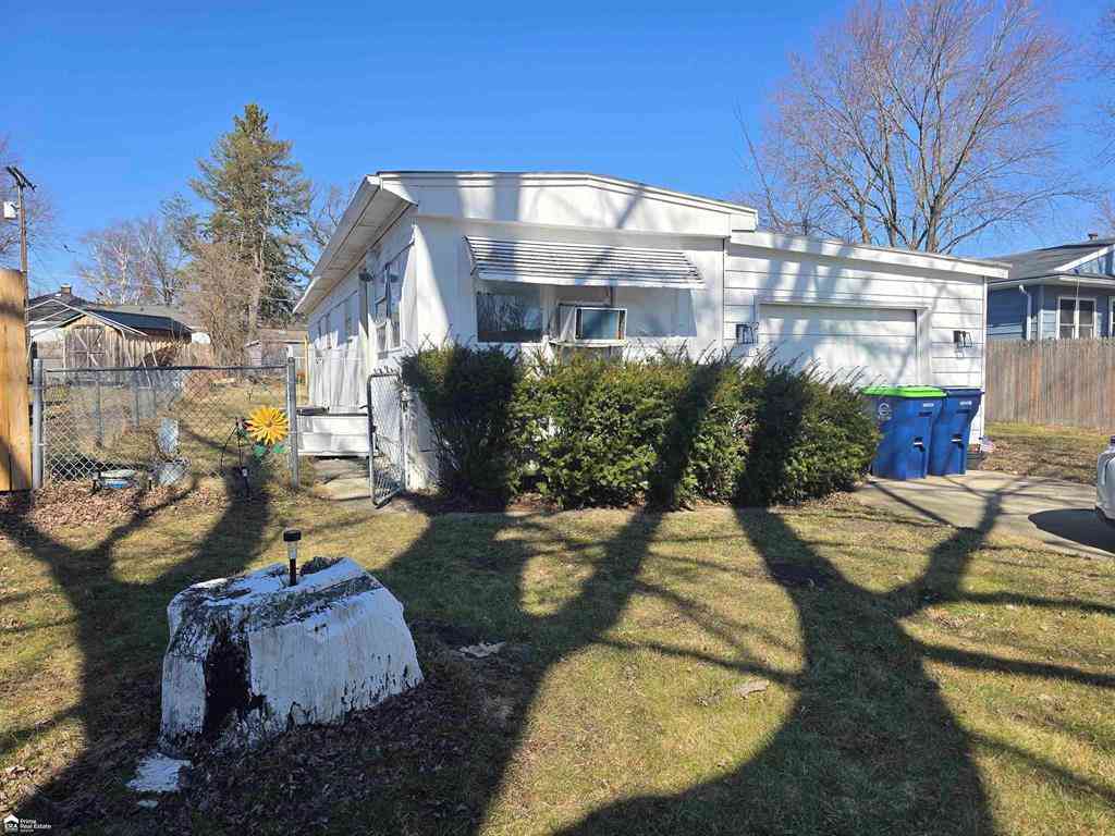 Homes For Sale - 213 E Oak Street <br/> Saint Charles, MI 48655