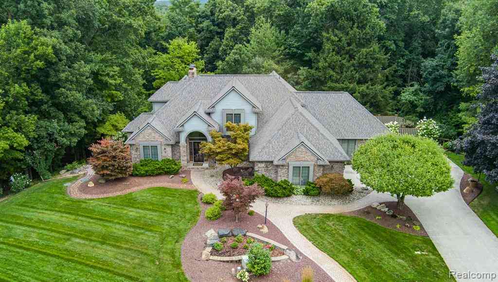 Homes For Sale - 805 Maple Road <br/> Ortonville, MI 48462