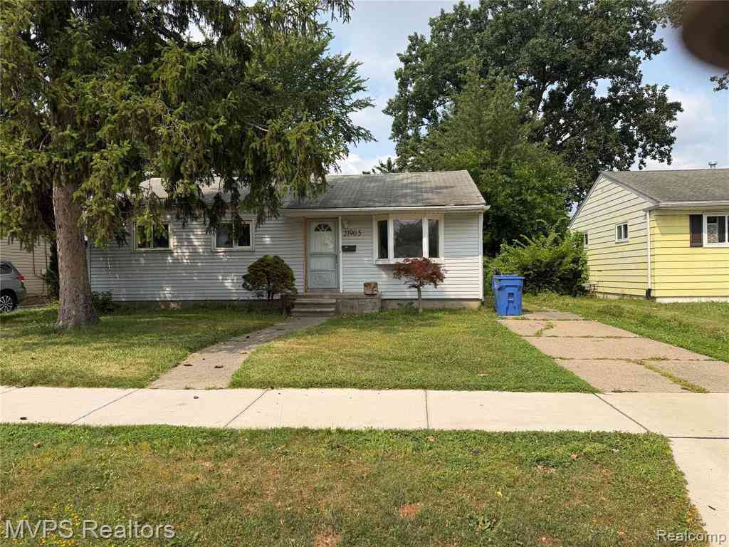Homes For Sale - 21905 Ira Boulevard <br/> Warren, MI 48091