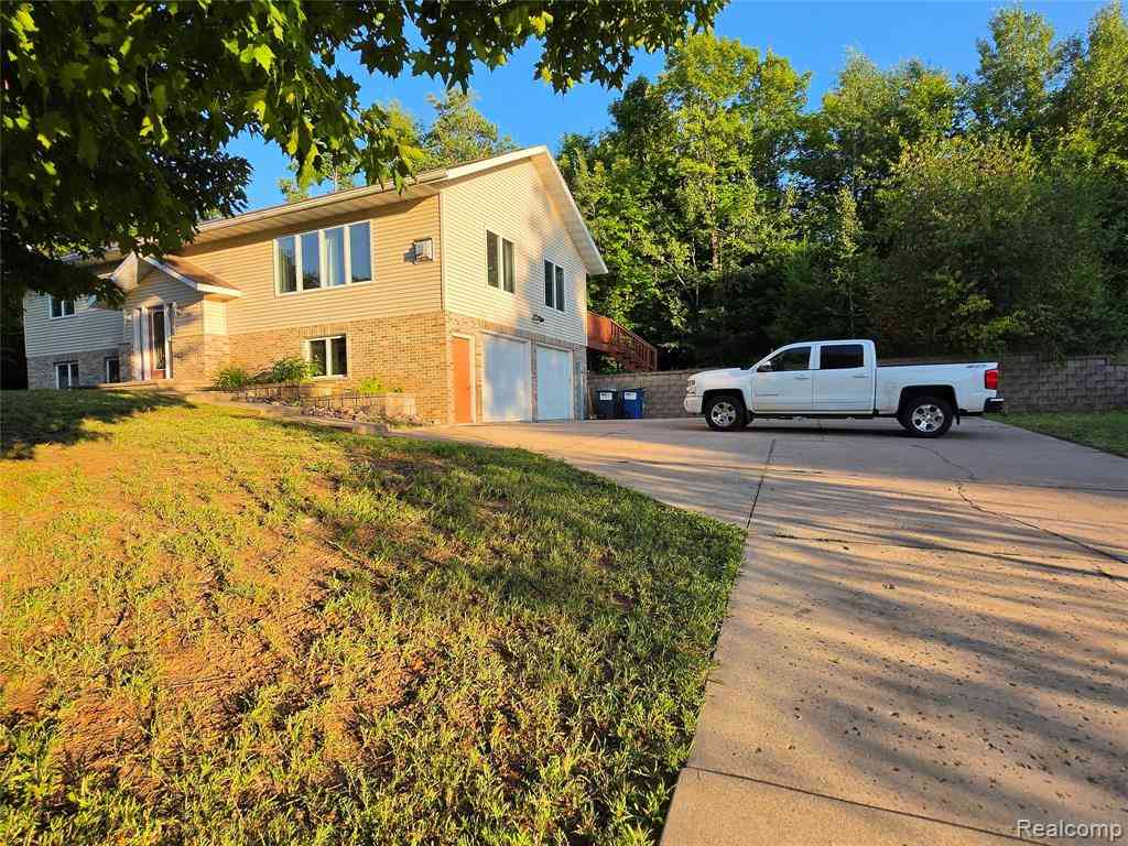 Homes For Sale - 1901 Spruce Lane <br/> Houghton, MI 49931
