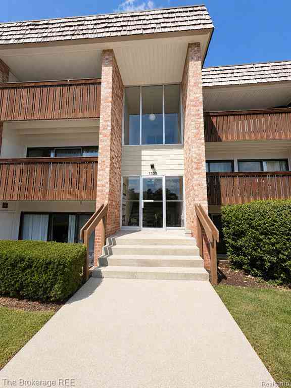 Condo For Sale - 1325 S Maple Road  #301<br/> Ann Arbor, MI 48103