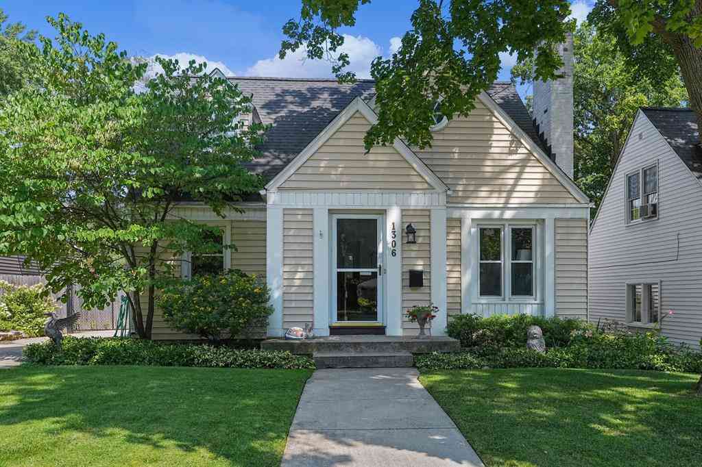Homes For Sale - 1306 Allerton Avenue Se SE<br/> Grand Rapids, MI 49506