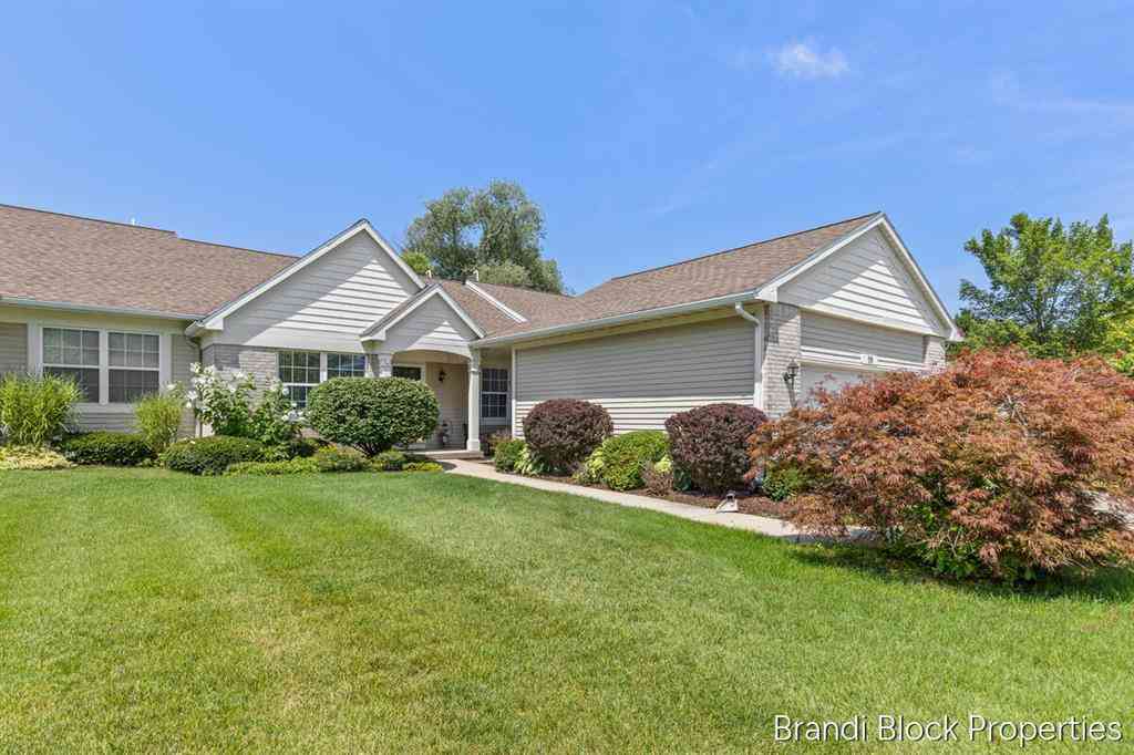 Condo For Sale - 59 Pond Ridge Drive Ne NE #20<br/> Grand Rapids, MI 49546
