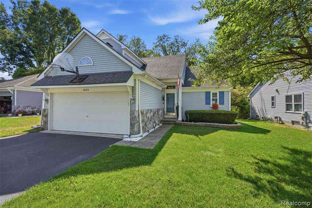 Condo For Sale - 1033 Yorick Path <br/> Wixom, MI 48393