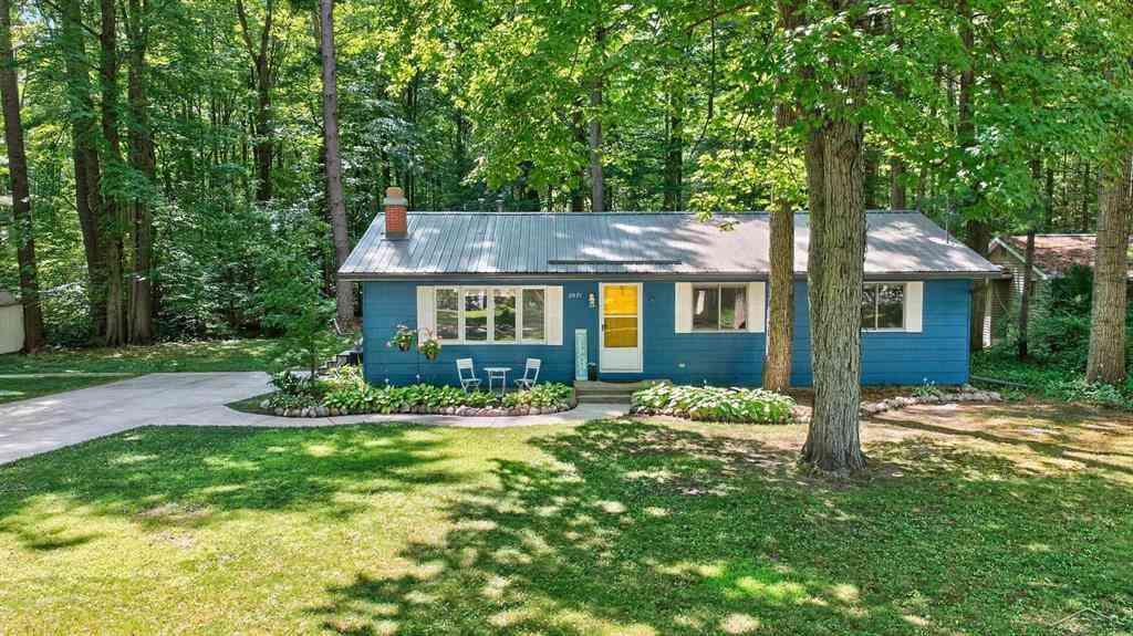 Homes For Sale - 2671 N Peterson Drive <br/> Midland County, Sanford, MI 48657