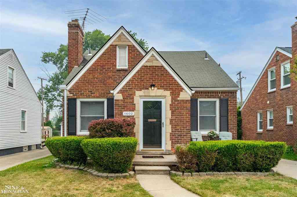Homes For Rent - 1602 Anita Avenue <br/> Grosse Pointe Woods, MI 48236