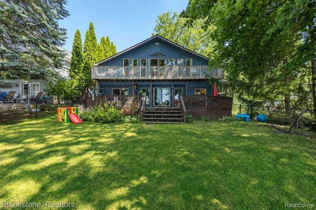 Homes For Sale - 3235 Mccormick Drive <br/> Oakland County, Waterford, MI 48328