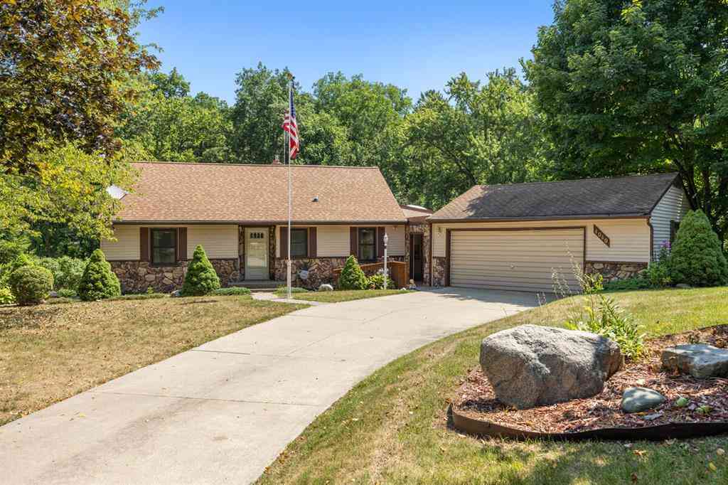 Homes For Sale - 4040 Coit Avenue Ne NE<br/> Grand Rapids, MI 49525