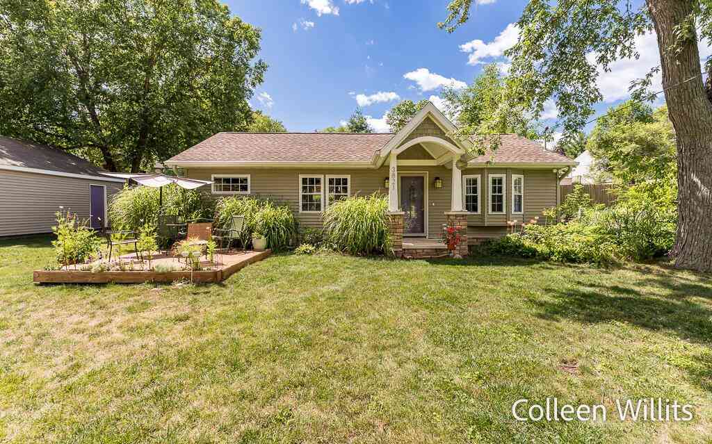 Homes For Sale - 3821 Balsam Avenue Ne NE<br/> Grand Rapids, MI 49525