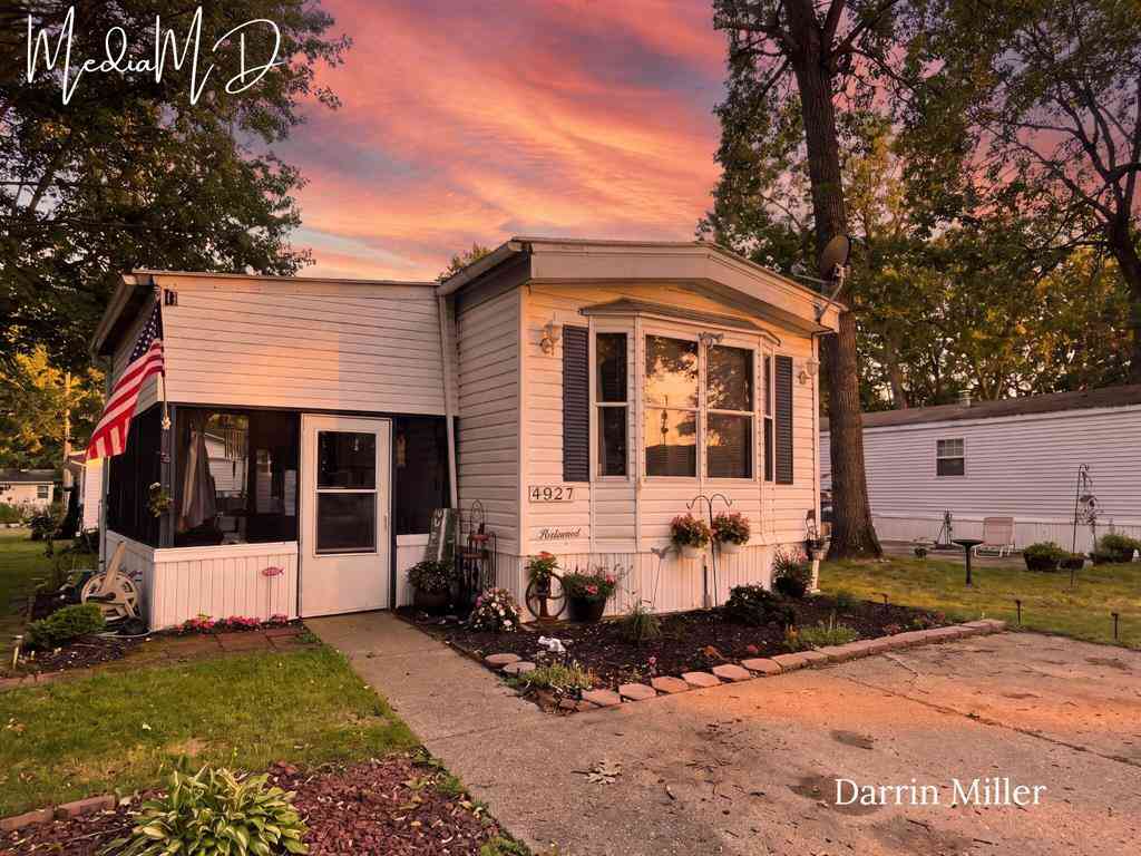 Homes For Sale - 4927 Winesap Drive <br/> Muskegon, MI 49442