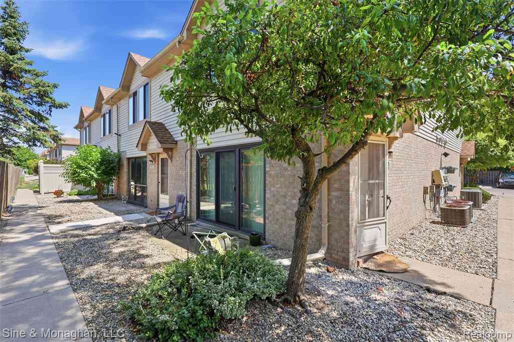 Condo For Sale - 38571 Wellington Drive <br/> Clinton Township, MI 48036